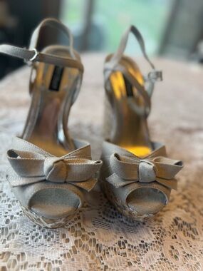 White House Black Market Silver Wedge Heels 6.5 Bow Peep Toe Slingback